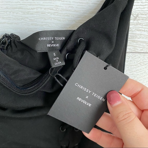 NWT Chrissy Teigen Phoebe Lace Up Gown - Picture 5 of 5